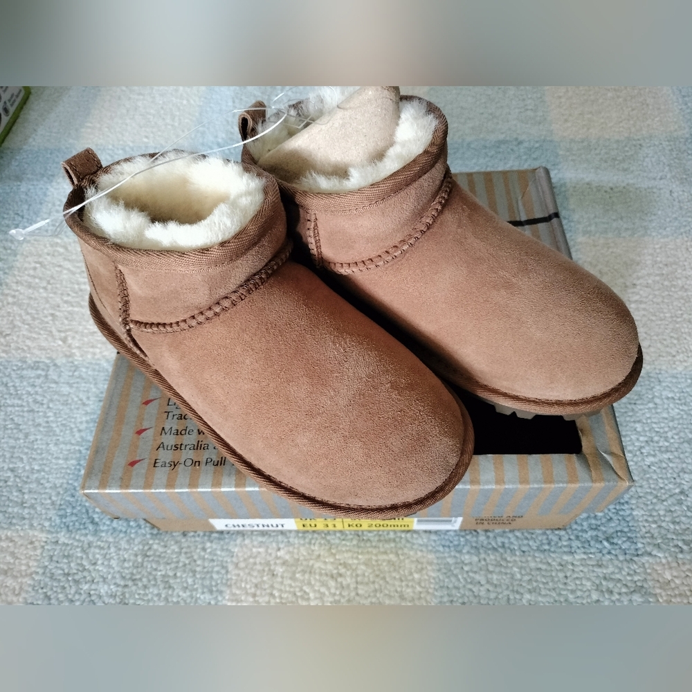 Kirkland Signature Chestnut Suede Shearling-Lined Kids Boots